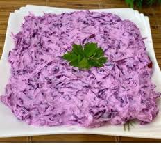 YOĞURTLU MOR LAHANA SALATASI